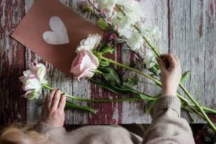Mastering the Art of Flower Arrangement: 8 Simple Steps